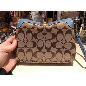 ✨Coach Wristlet✨